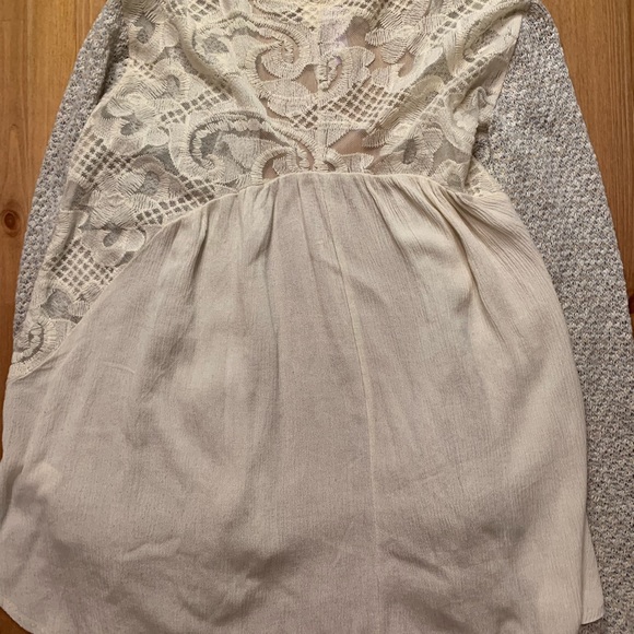 Size Small Cardigan w/ Lacey detail in the back - Picture 2 of 3